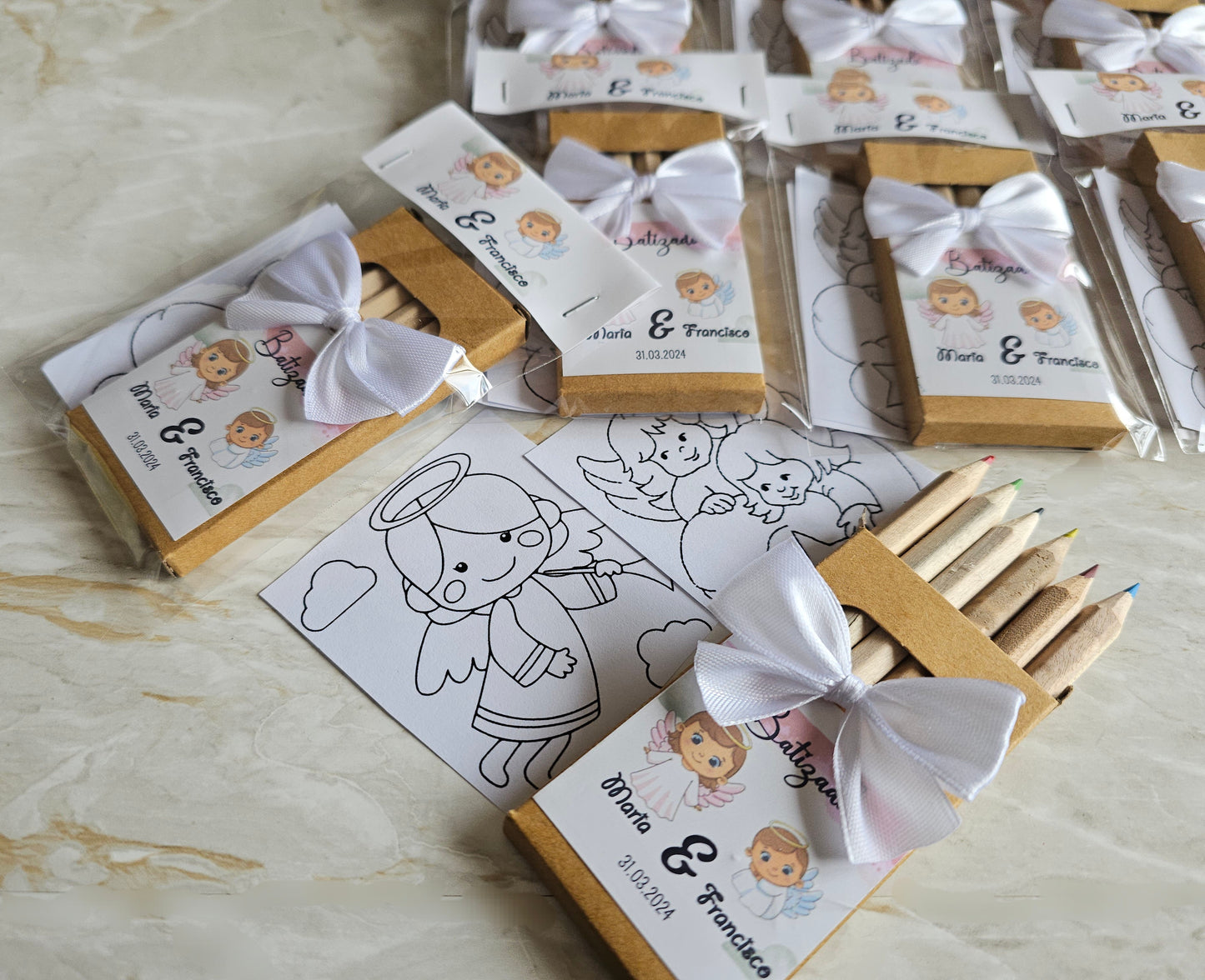 Caixa de lápis "Anjinhos" + mini livro de colorir