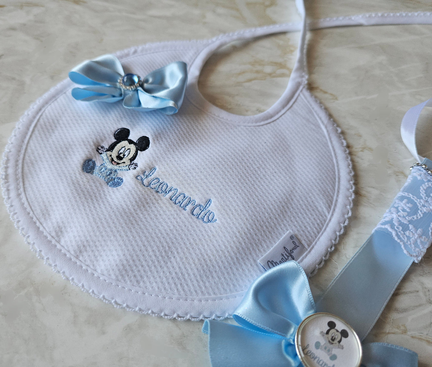 Babete personalizado + prendedor "Leonardo"