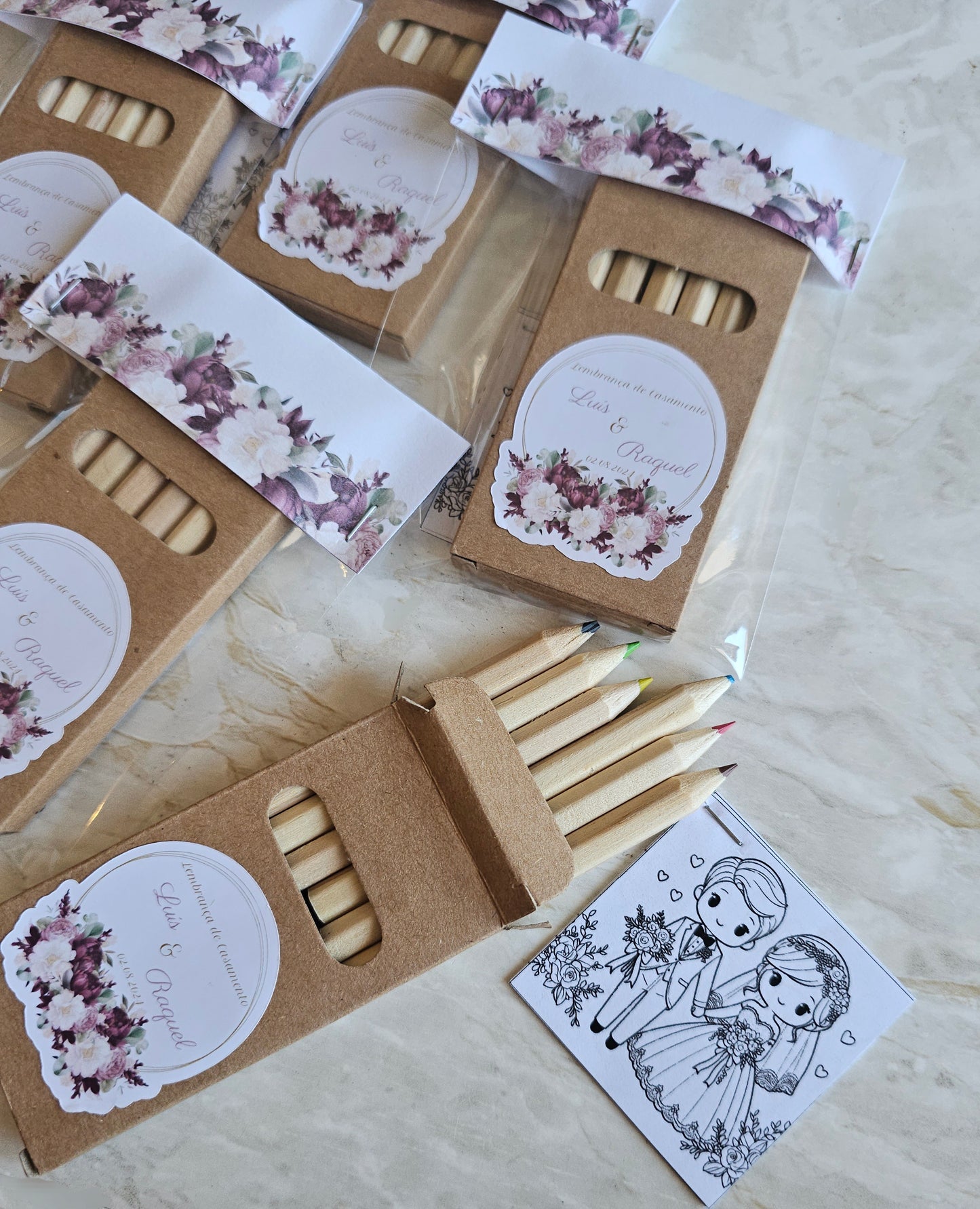 Caixa lápis + mini livro para colorir
