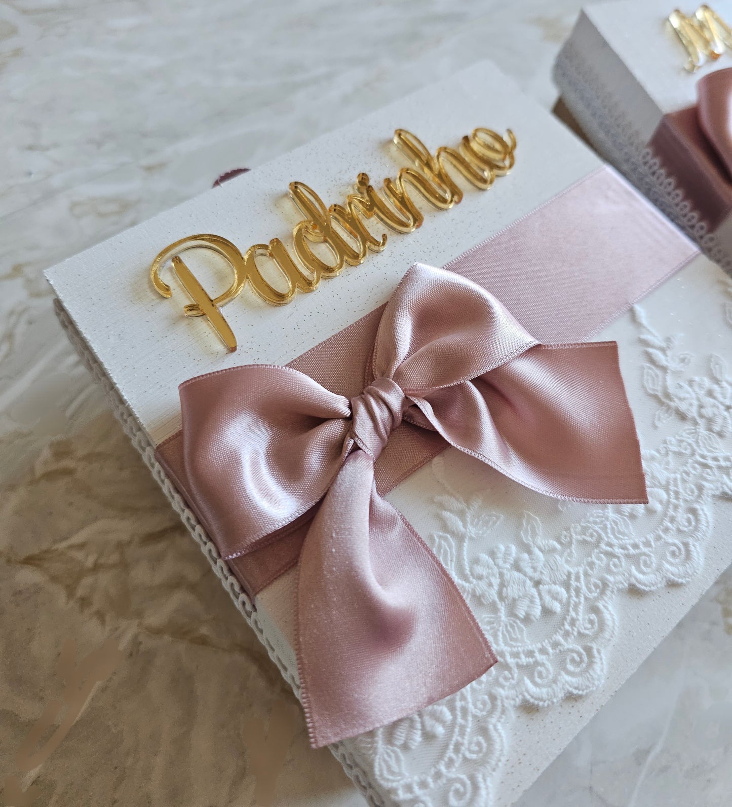 Caixas especiais Padrinhos "Palavra em acrílico dourado"