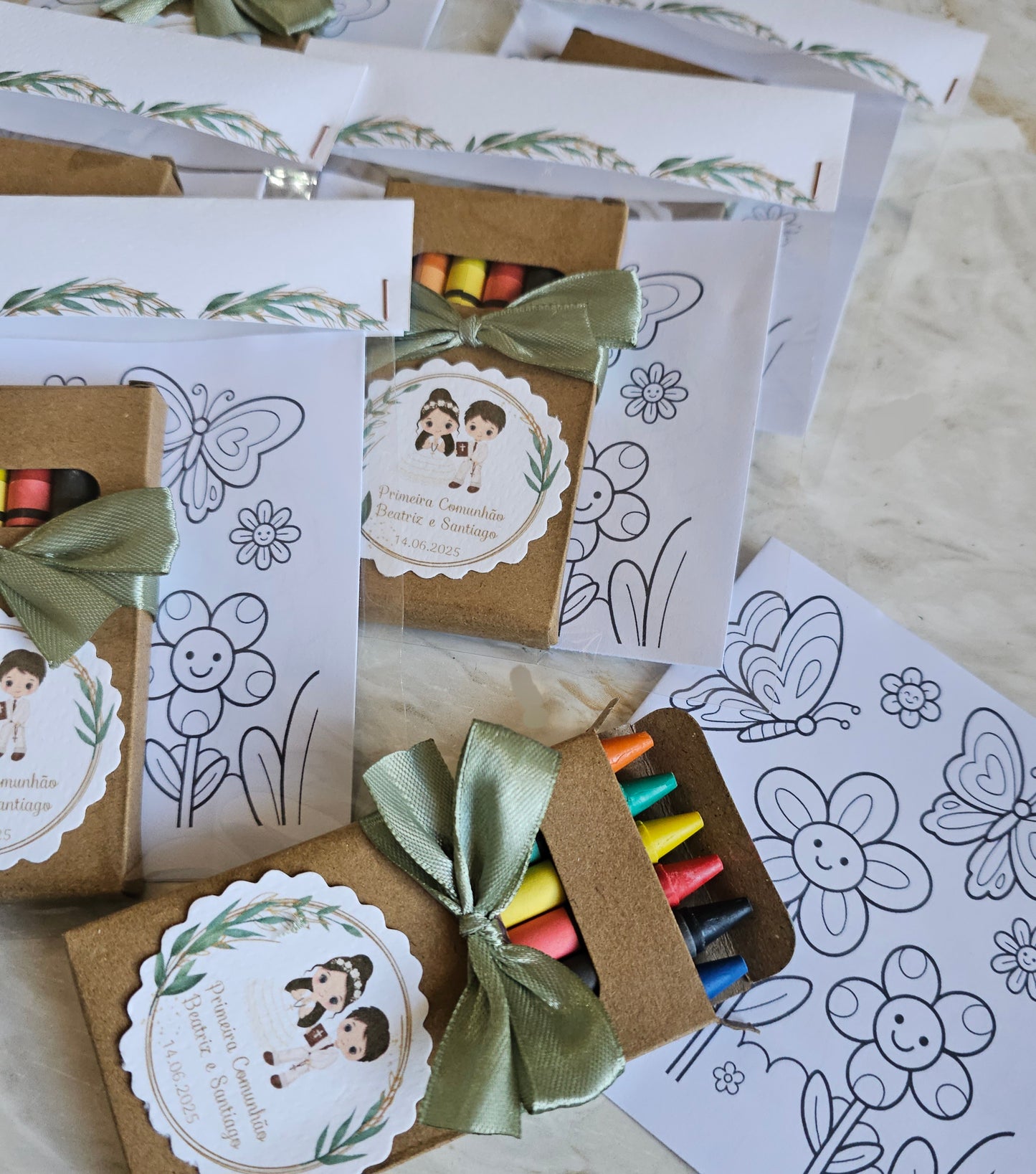 Kit lápis personalizados + desenhos para colorir