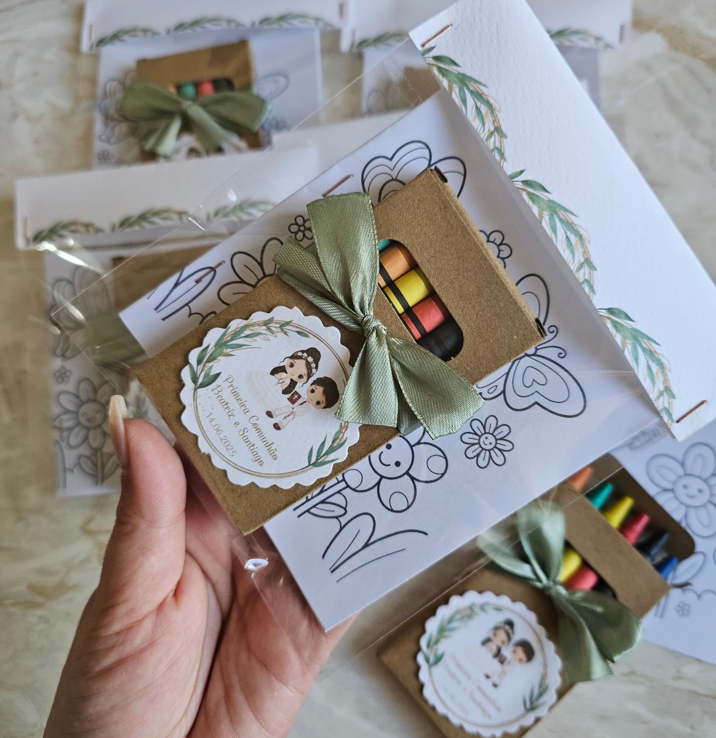 Kit lápis personalizados + desenhos para colorir