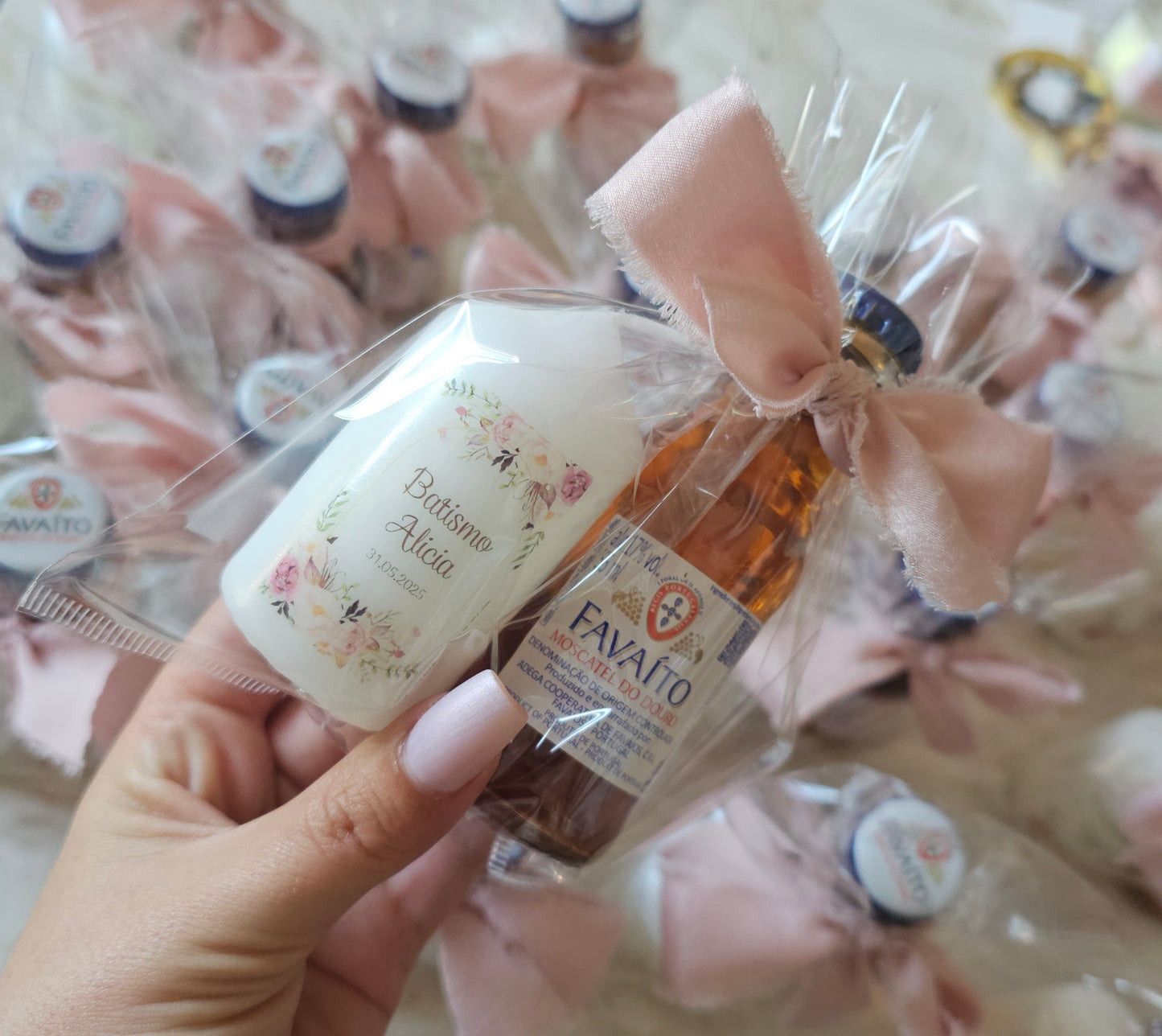 Kit Moscatel + vela personalizada "Alicia"