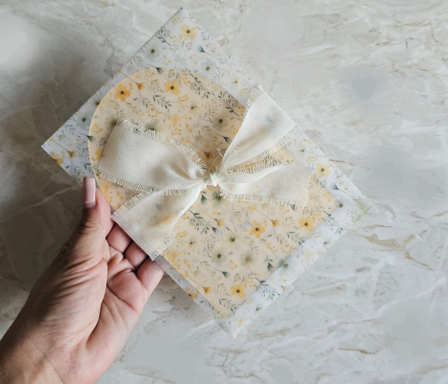 Convite personalizado em acrílico dourado "amarelo e verde"