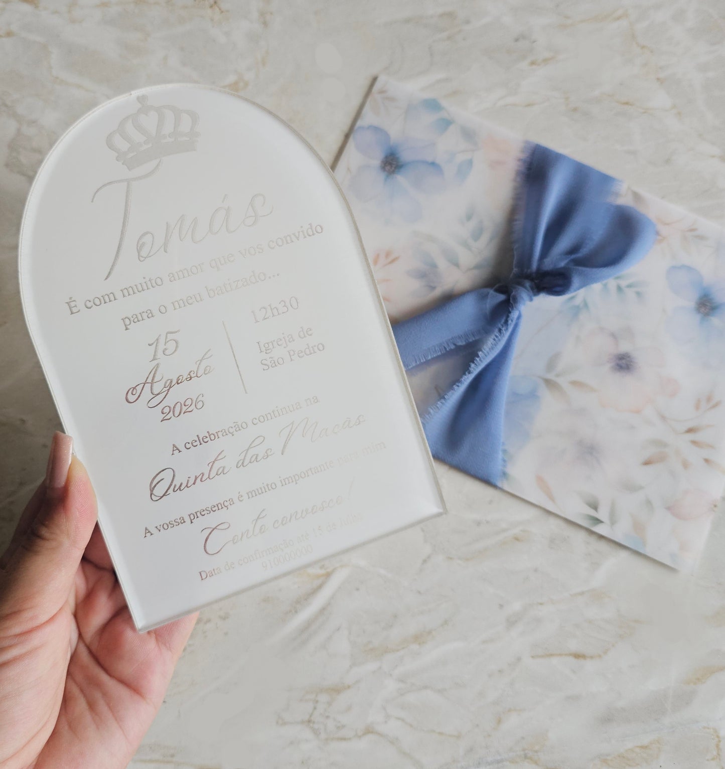 Convite personalizado em acrílico branco translúcido "azul e rosa"
