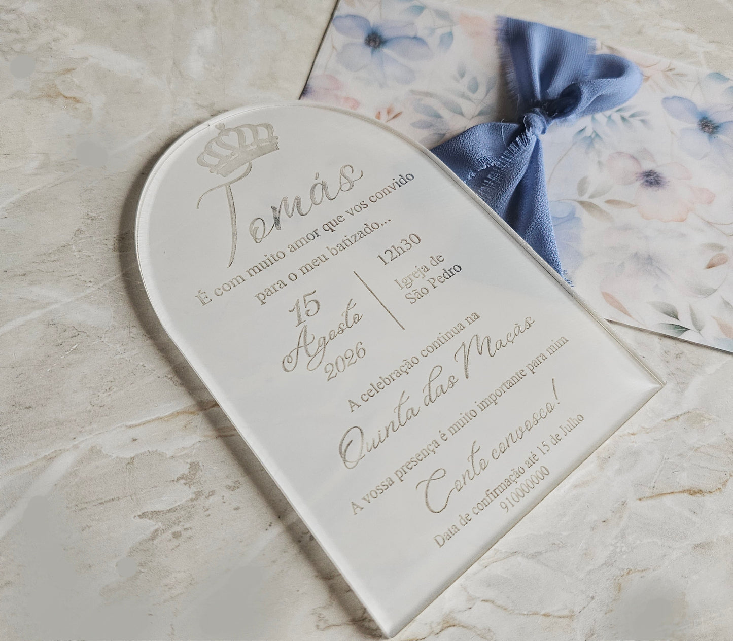Convite personalizado em acrílico branco translúcido "azul e rosa"