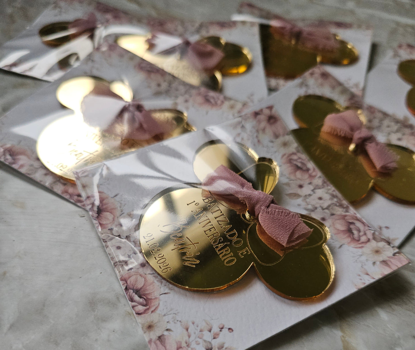 Íman acrílico dourado espelhado "Minnie"