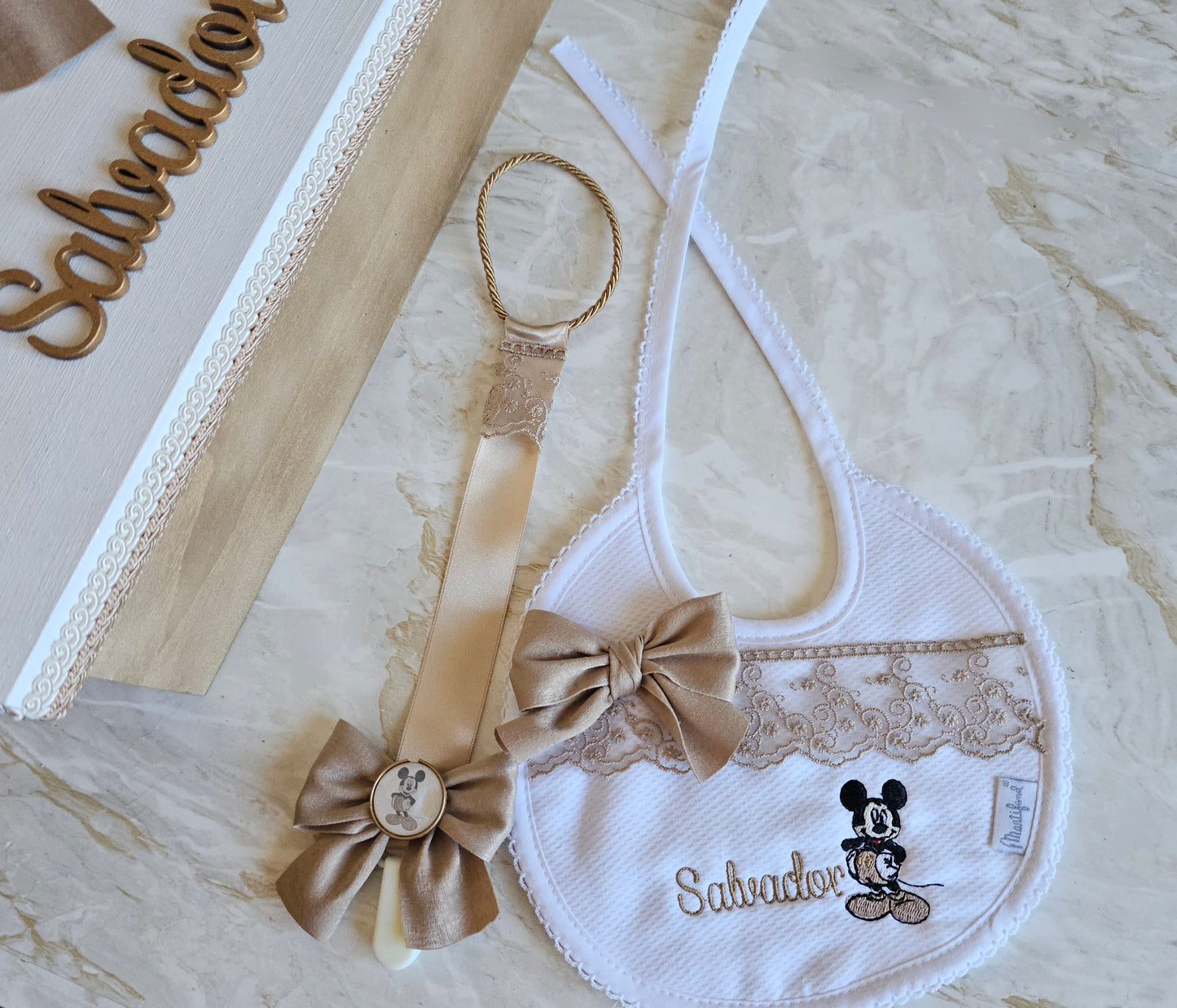 Babete personalizado + prendedor de chupeta
