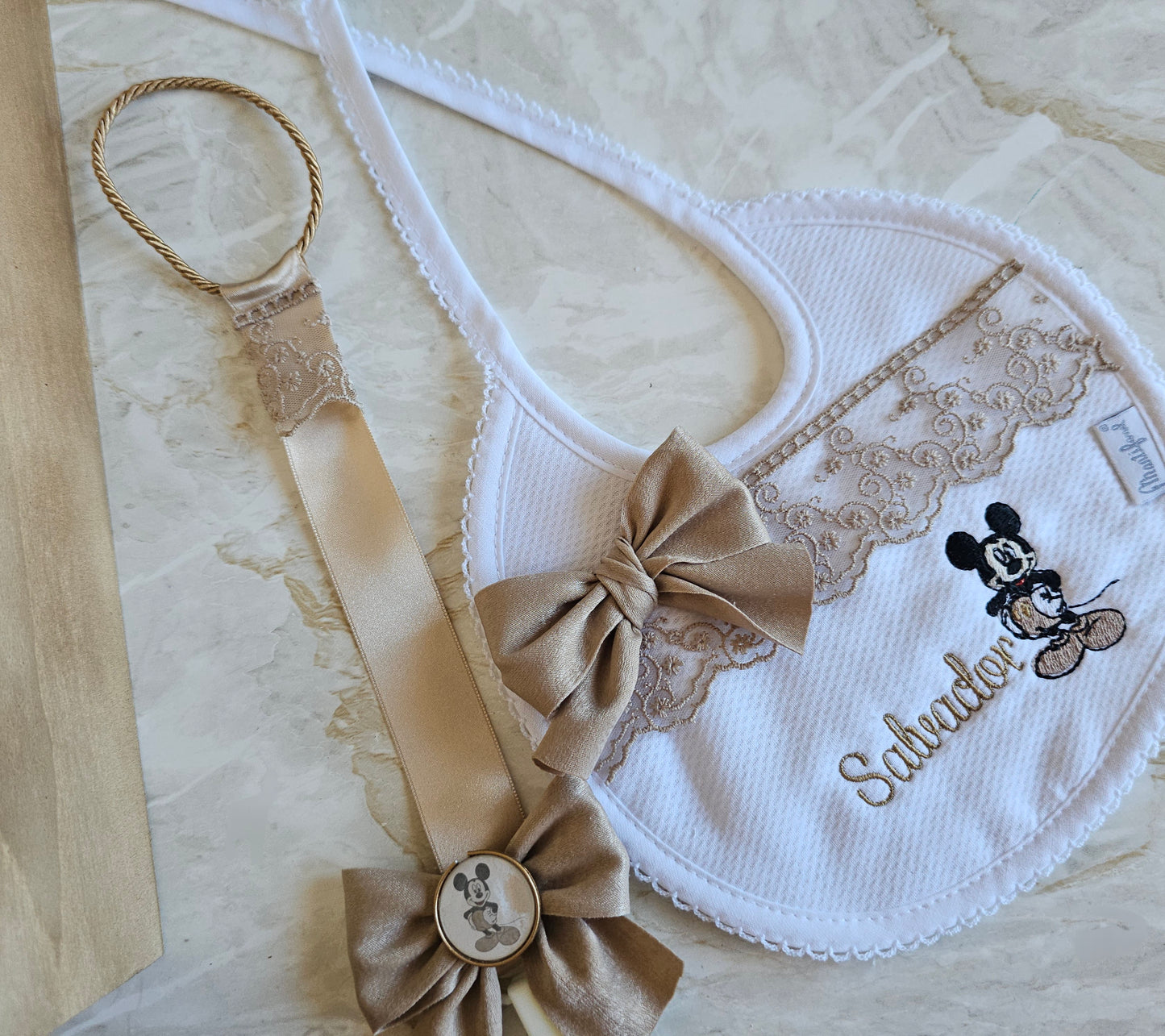 Babete personalizado + prendedor de chupeta