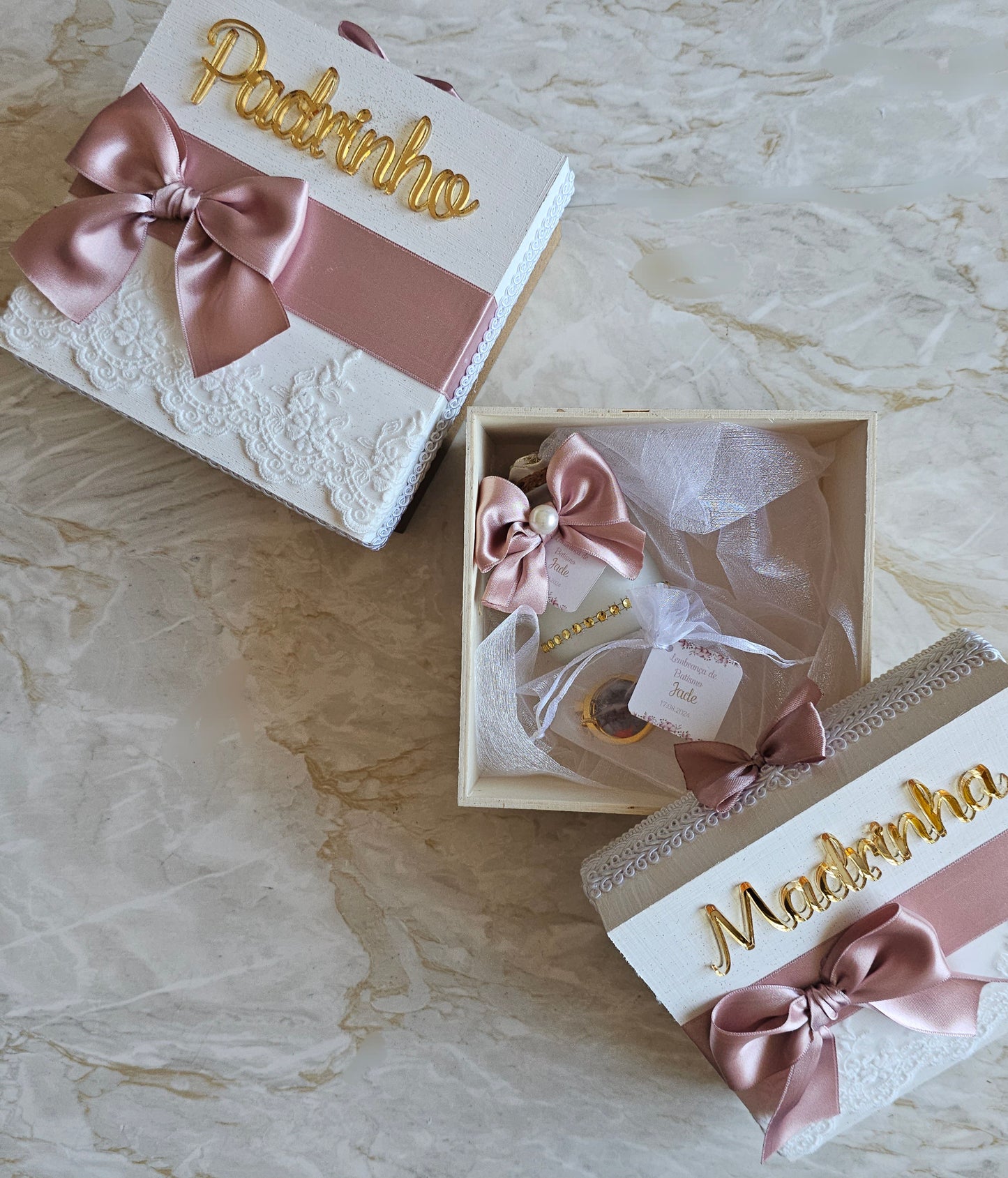 Caixas especiais Padrinhos "Palavra em acrílico dourado"