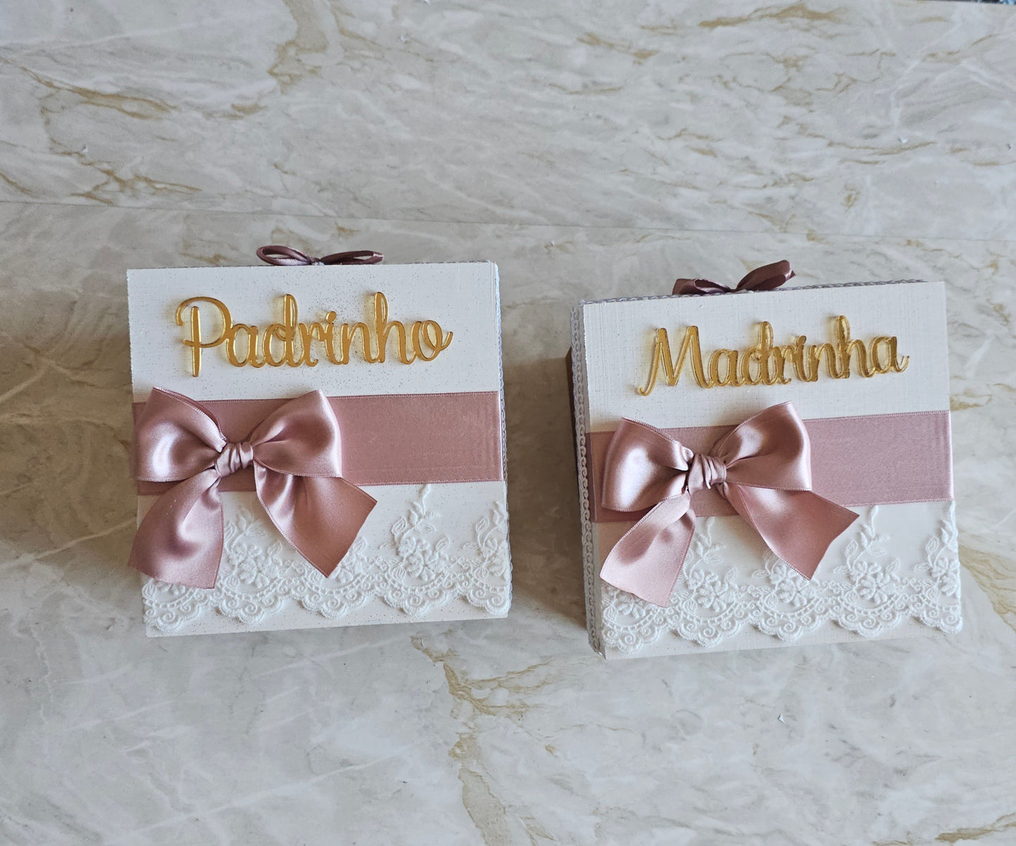 Caixas especiais Padrinhos "Palavra em acrílico dourado"