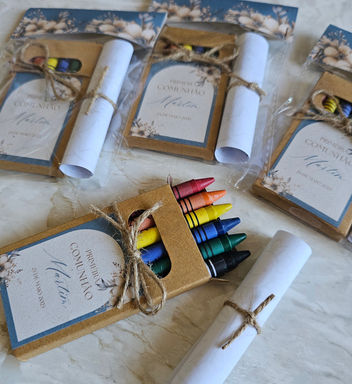 Kit lápis + desenhos para colorir