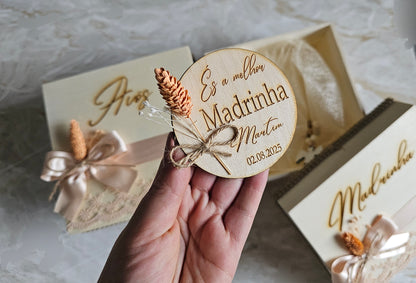 Caixas Padrinhos gravadas flores preservadas
