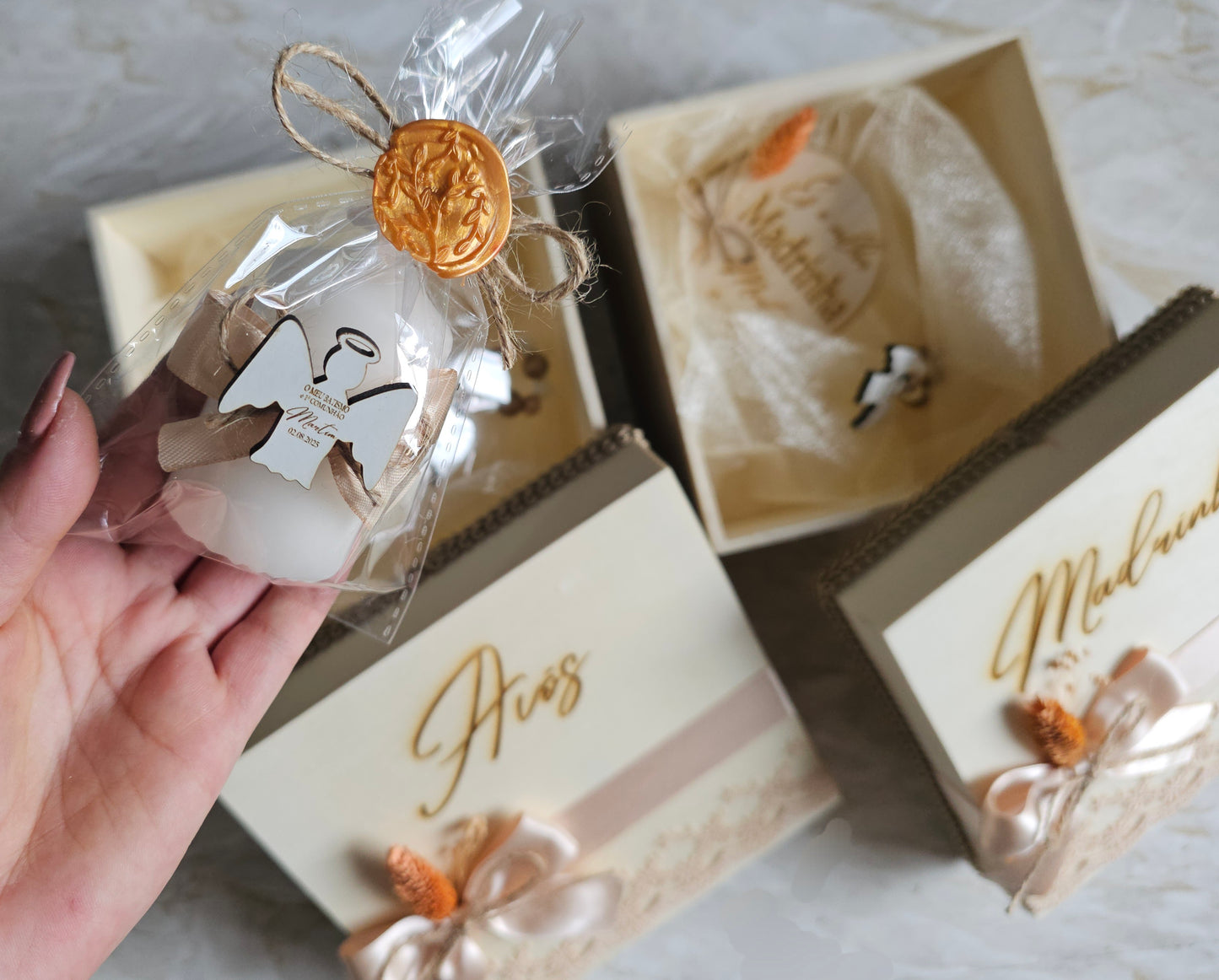 Caixas Padrinhos gravadas flores preservadas