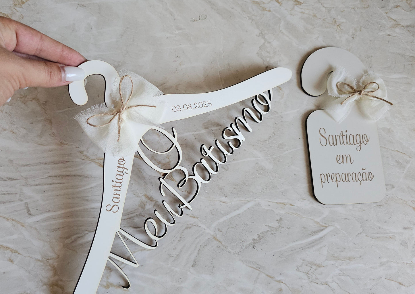 Kit cabide + placa porta "Santiago"