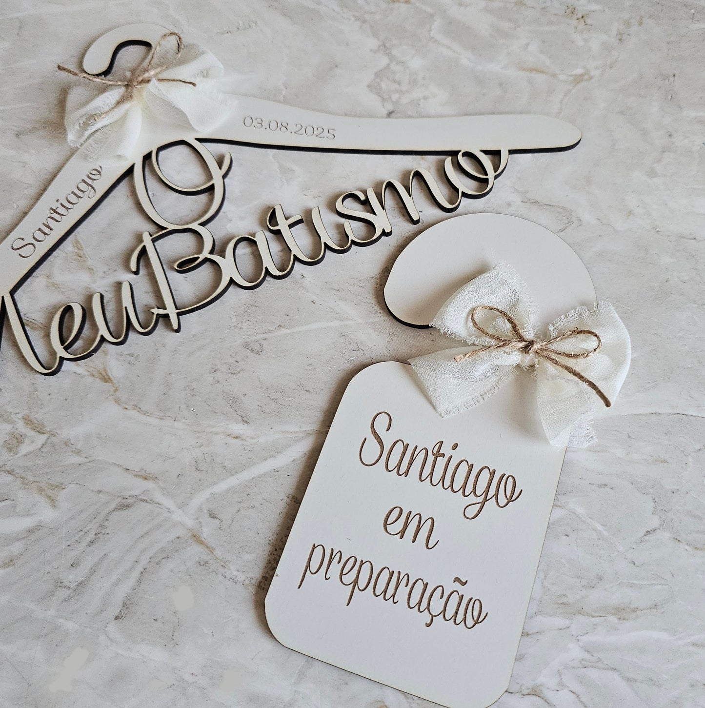 Kit cabide + placa porta "Santiago"