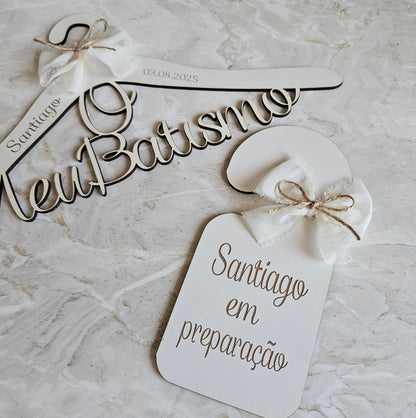 Kit cabide + placa porta "Santiago"