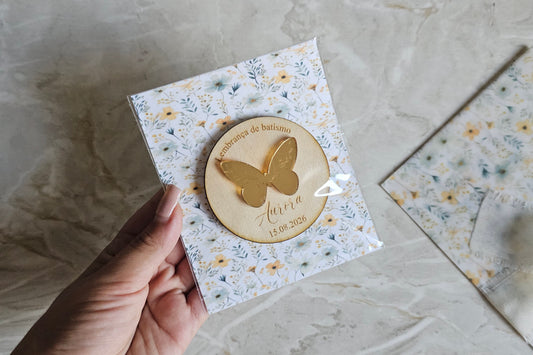 Íman personalizado c/aplicação em acrílico dourado espelhado "Borboleta amarela"