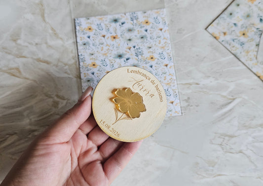 Íman personalizado c/aplicação em acrílico dourado espelhado "Floral amarelo"