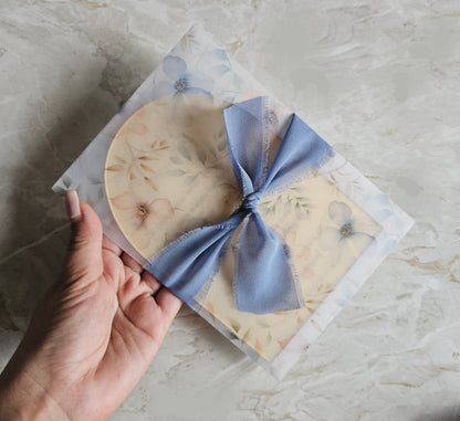 Convite acrílico dourado espelhado "rosa e azul"