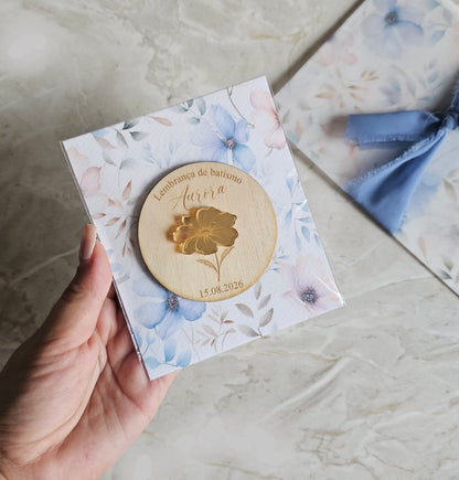 Íman madeira c/ aplicação em acrílico dourado espelhado "flor"
