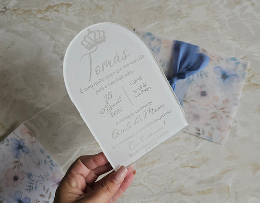 Convite personalizado em acrílico branco translúcido "azul e rosa"