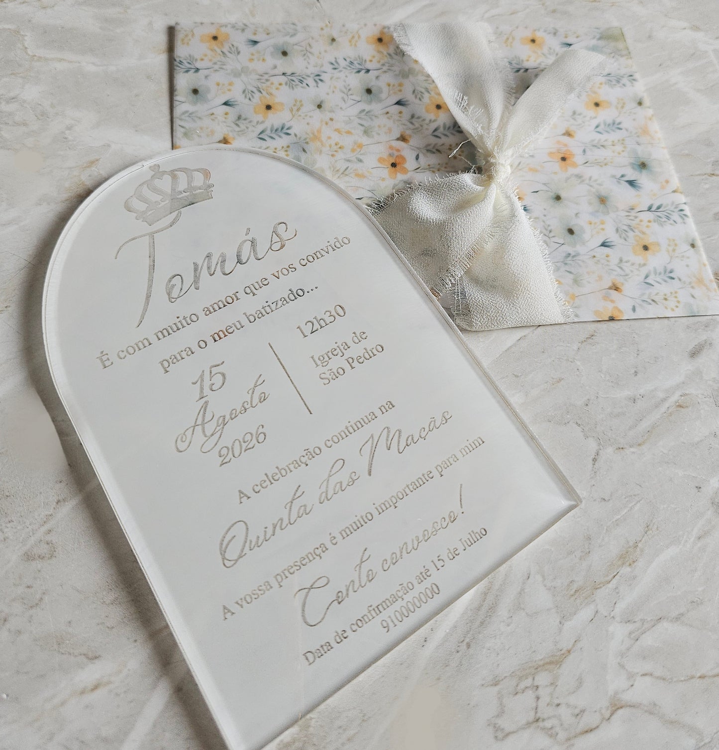 Convite acrílico branco translúcido "amarelo e verde"