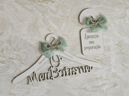 Kit cabide personalizado + placa de porta