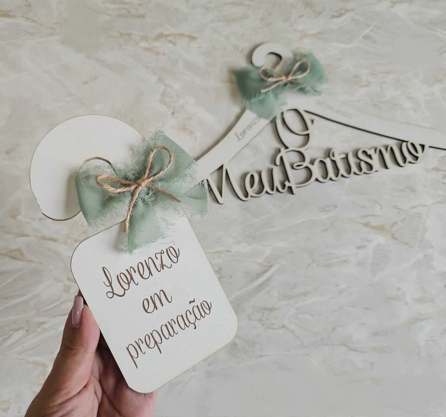 Kit cabide personalizado + placa de porta