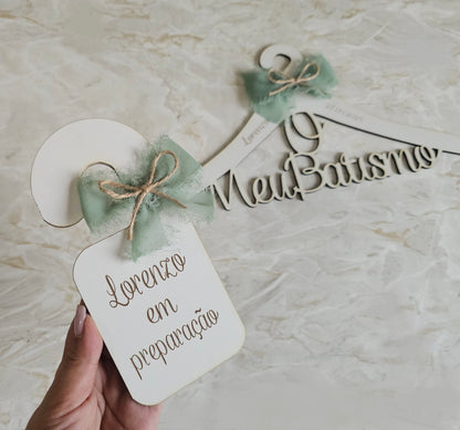 Kit cabide personalizado + placa de porta