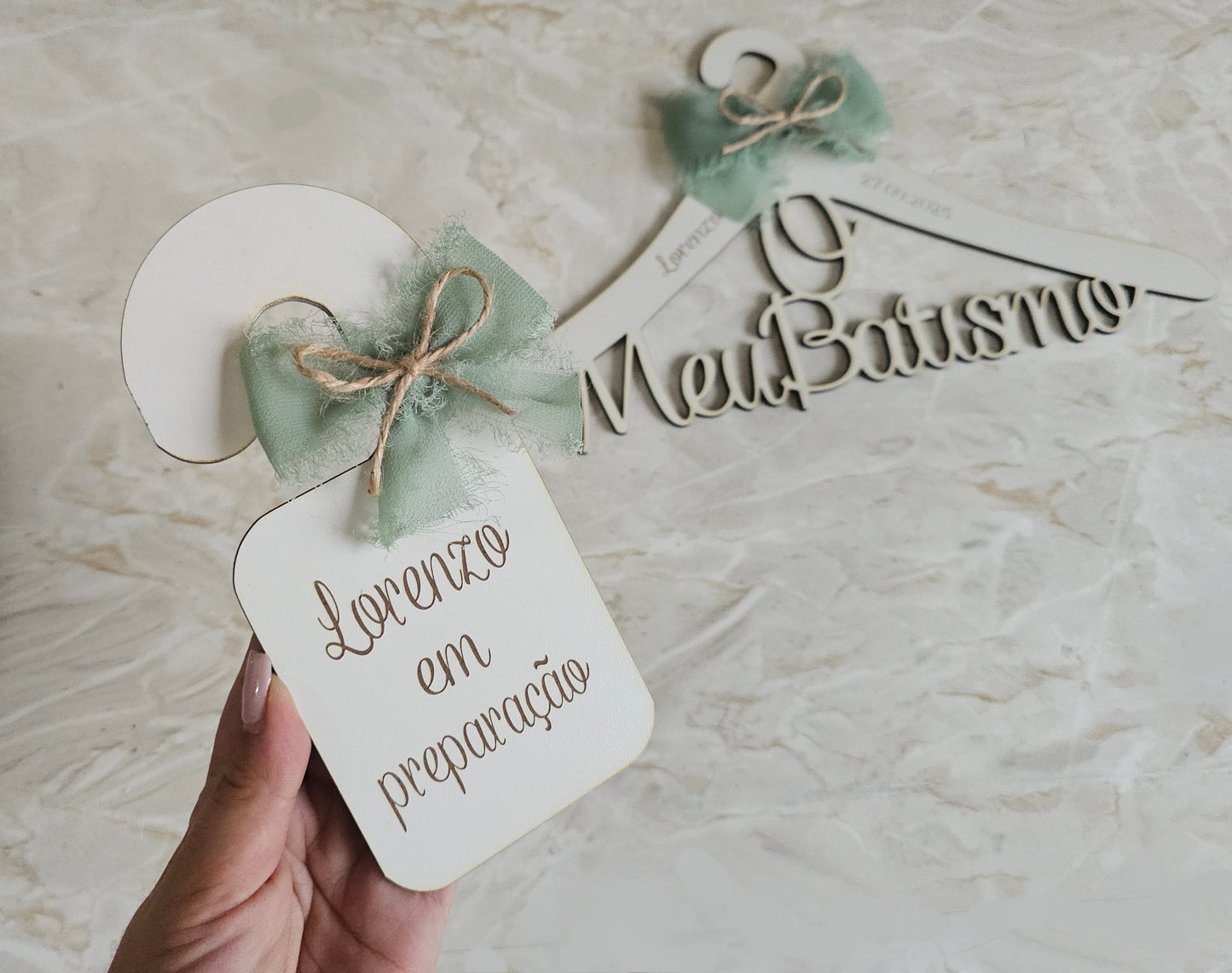 Kit cabide personalizado + placa de porta