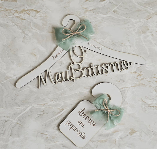 Kit cabide personalizado + placa de porta