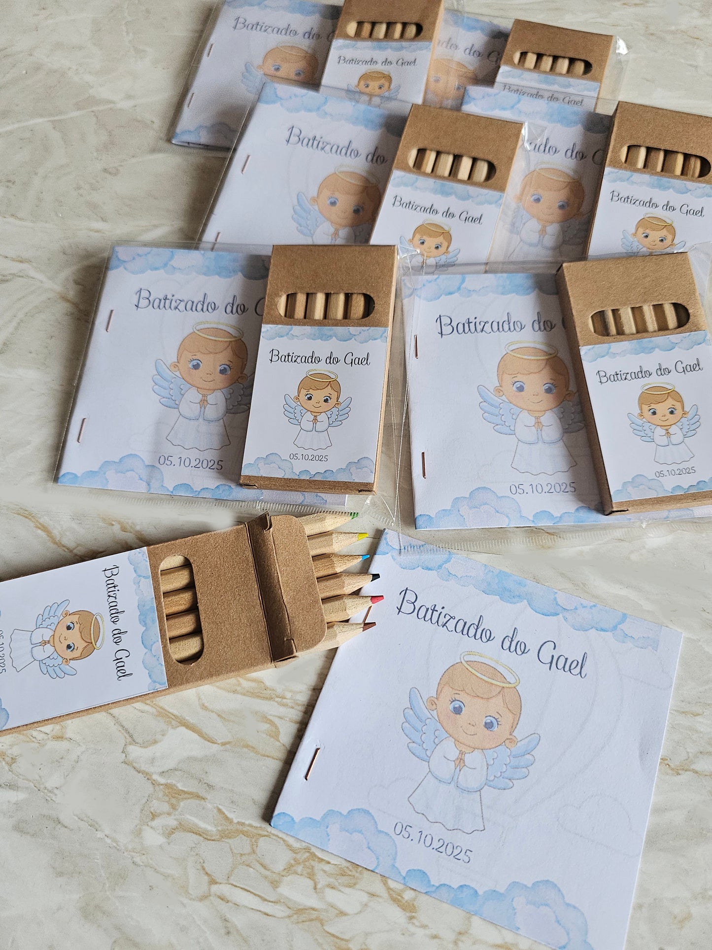 Caixa lápis com livro de desenhos para colorir