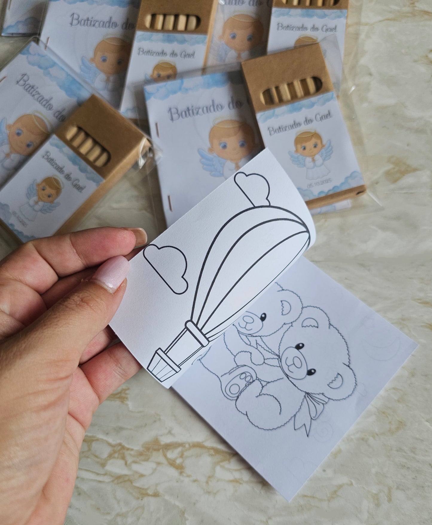 Caixa lápis com livro de desenhos para colorir