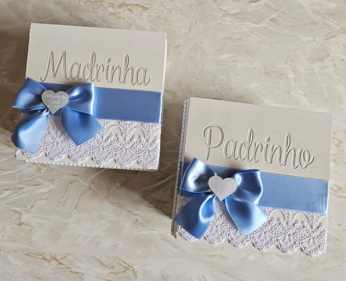 Caixas especiais Padrinhos c/aplicação ♡ em acrílico madrepérola branco