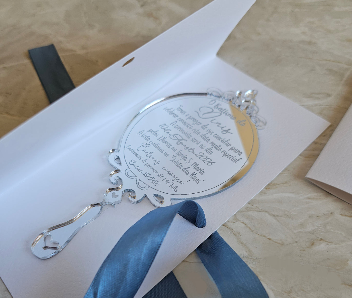 Convite em acrílico prateado "espelho mágico"