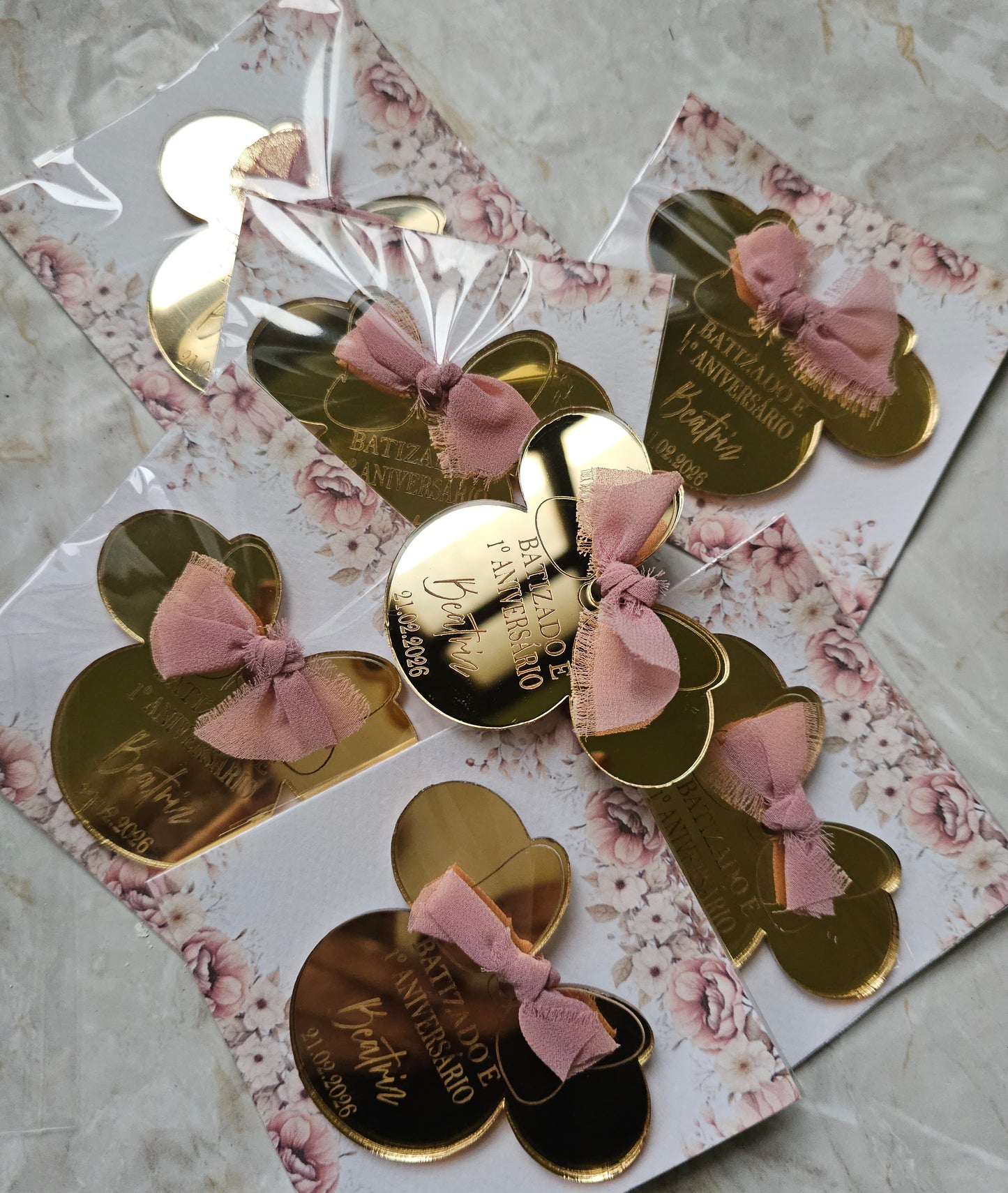 Íman acrílico dourado espelhado "Minnie"