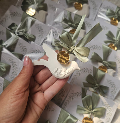 Pomba em gesso c/ aplicação em acrílico