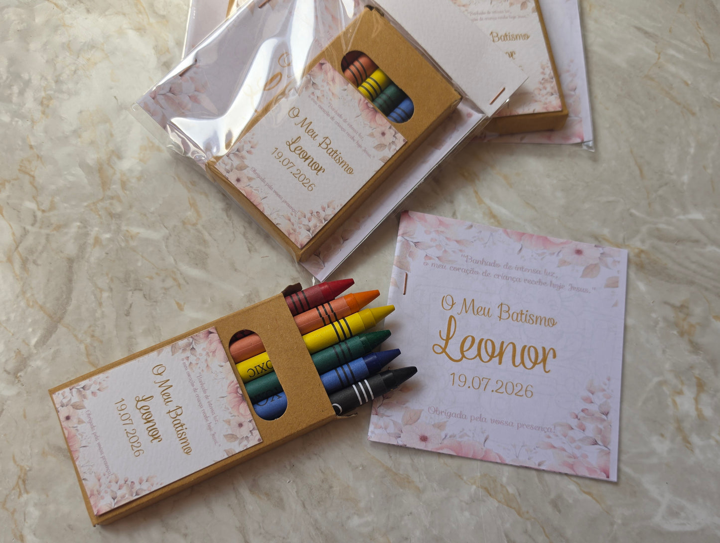 Livro de colorir + lápis de cera 🌸