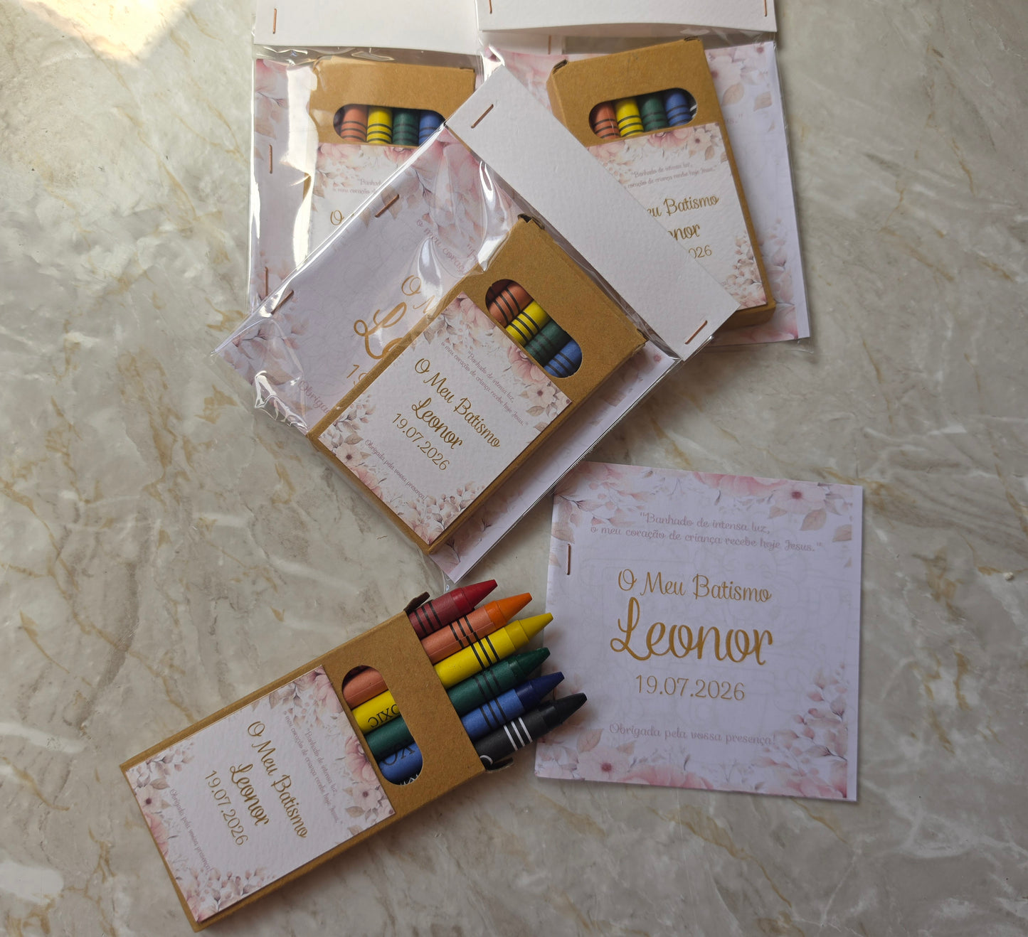Livro de colorir + lápis de cera 🌸