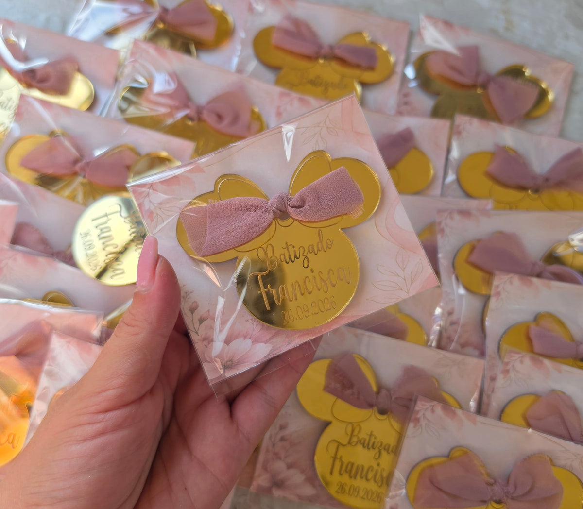 Íman Minnie acrílico dourado espelhado 🌸